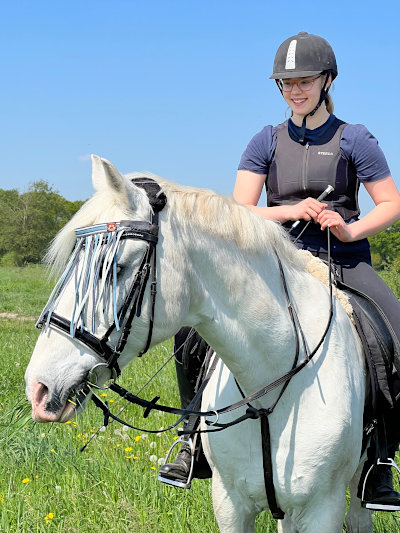 Percy unterwegs im Gelände