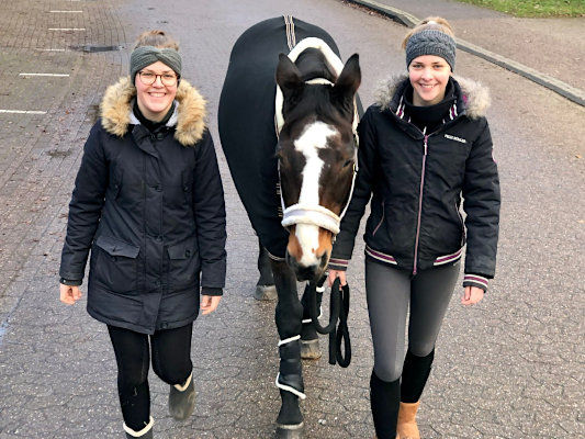 Opa »Reality« beim Spaziergang mit Sophie & Charlotte