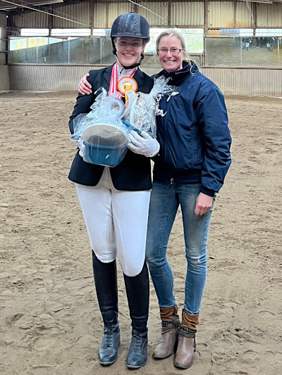 Unsere Sophie holte ebenfalls eine Goldmedaille beim „Bremer Schulpferde-Cup“ in der Kleinen Tour!